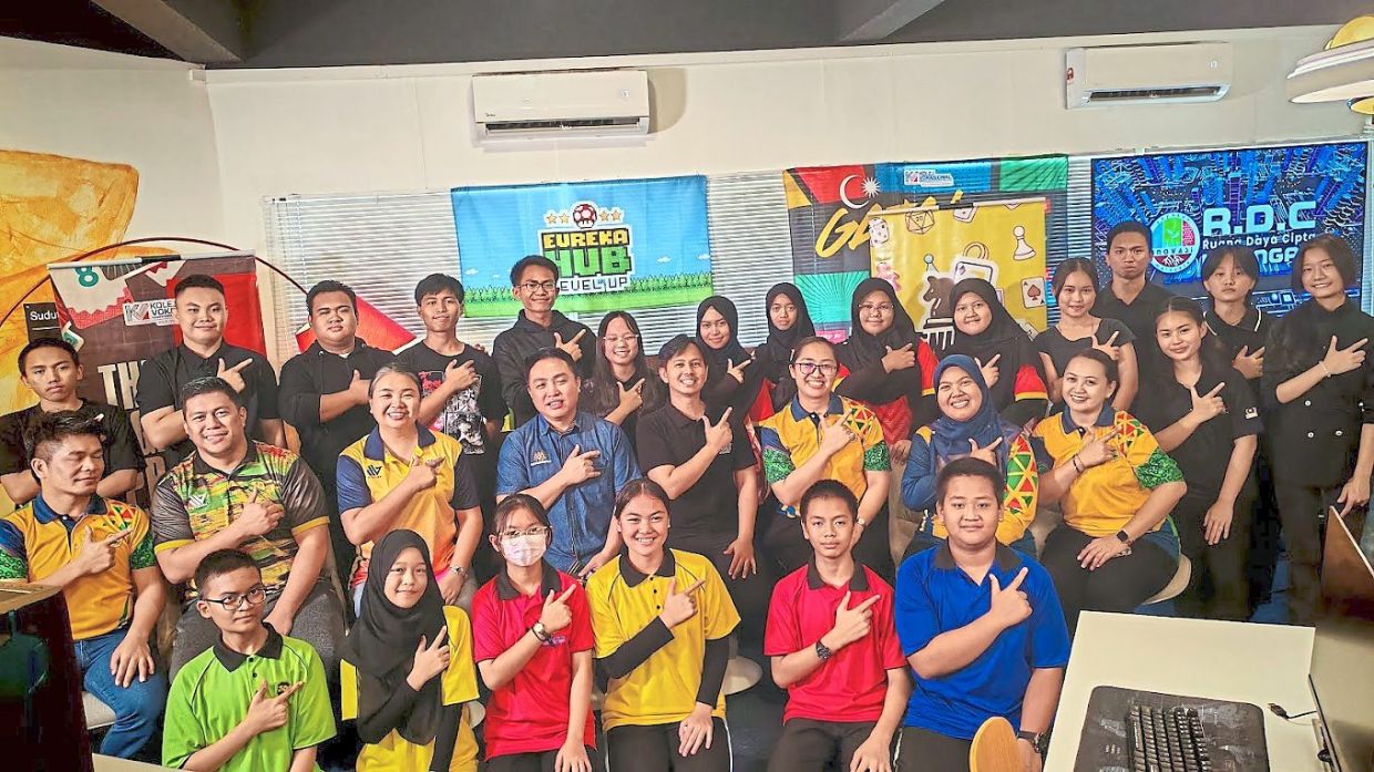 Cikgu Mayziella (second row, centre) and her team, together with their students, during a visit to the Science, Technology and Innovation Ministry’s Ruang Daya Cipta (RDC) initiative and the Eureka Hub at Keningau Vocational College in Sabah.