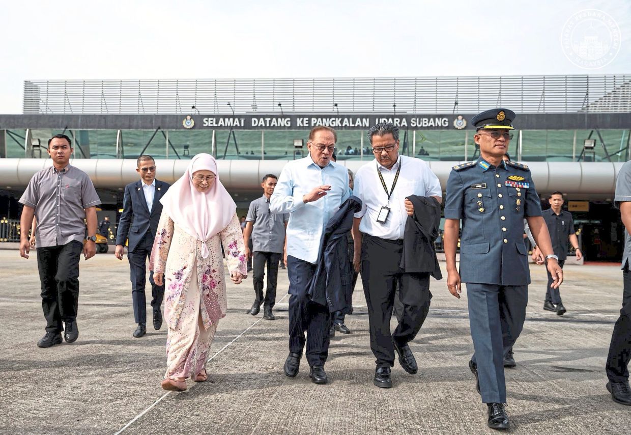 Inaugural meeting: Anwar leaving for Turkiye accompanied by Azizah and the Malaysian delegation. — Photo from Anwar’s Facebook page