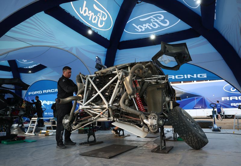 Rallying-U.S. driver Guthrie leads Dakar after stage three sweep for Ford