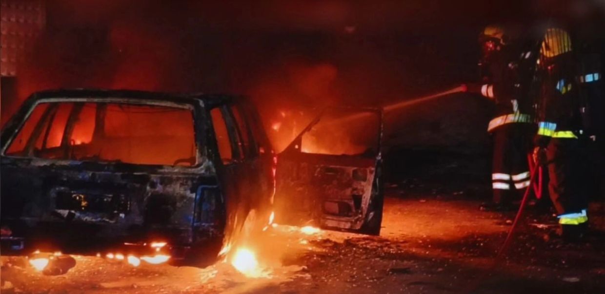 Massive fire destroys two vehicles in Seria