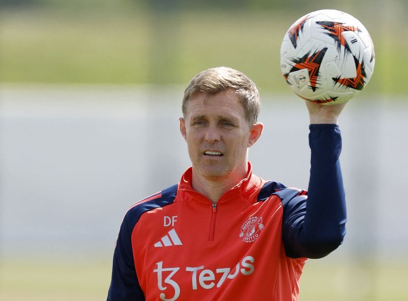 Soccer-Fletcher sought Ferguson’s blessing before taking interim Man United role