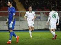 Soccer-Ferguson and Dovbyk fire Roma to win at Lecce