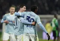 Soccer-David scores as Juventus stroll to 3-0 win at Sassuolo