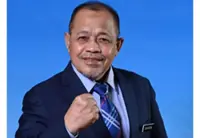 Shahidan offers words of encouragement to Dr Akmal