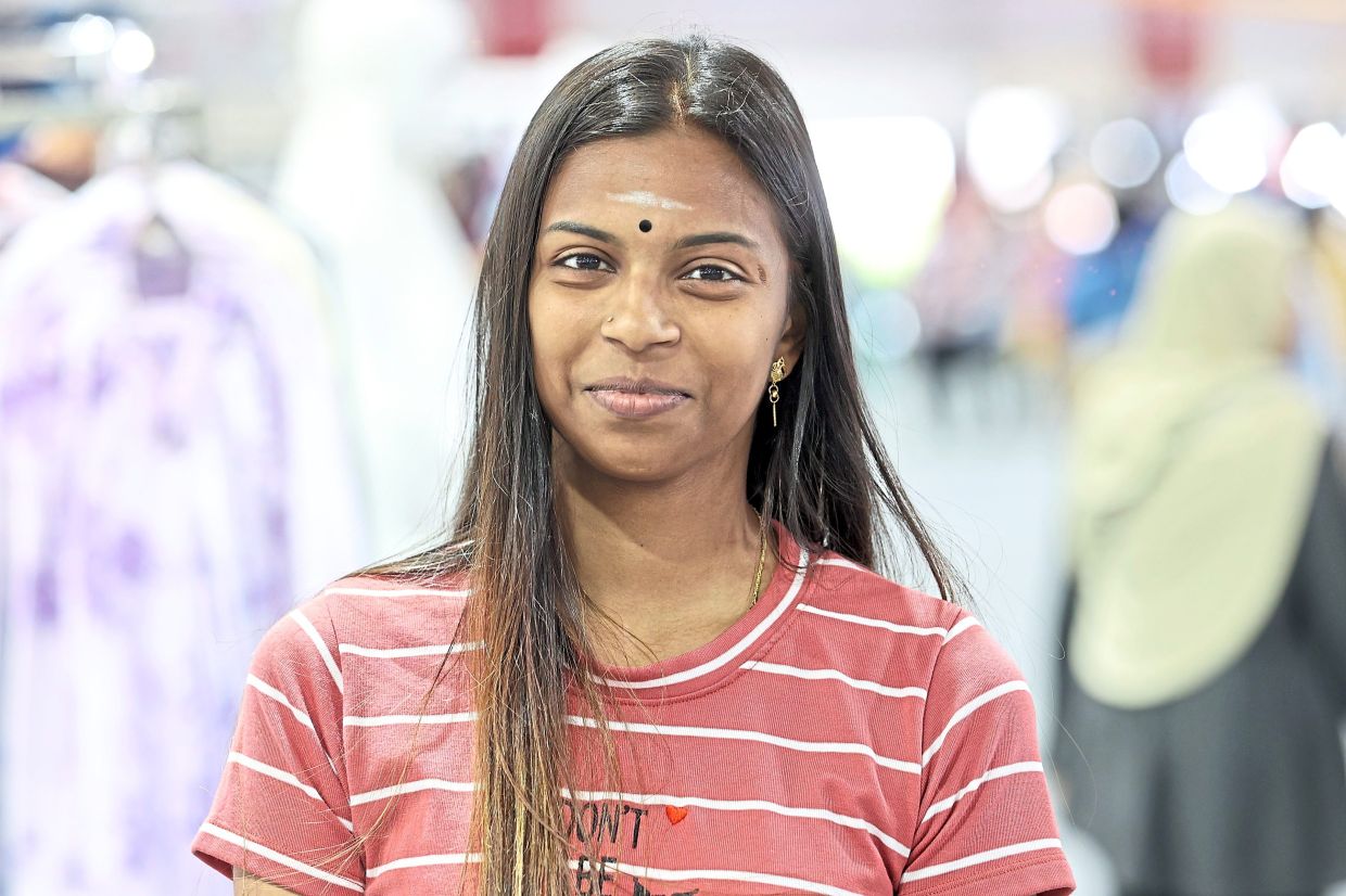 Ketiswary came looking for batik baju kurung and baju kebaya made with soft fabrics. 