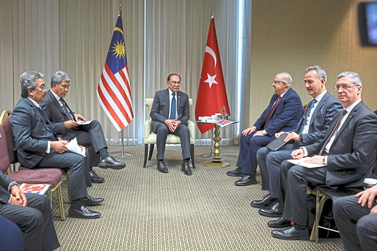 Strengthening ties: Anwar receiving a courtesy call from Haluk and Yasar (second and third from right) in Ankara. Also present were Johari (left) and Mohamad (second from left). — Bernama