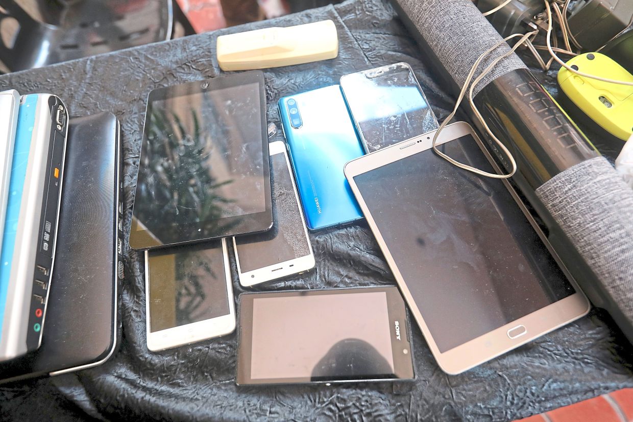 The public is reminded not to dispose of e-waste indiscriminately. — Filepic