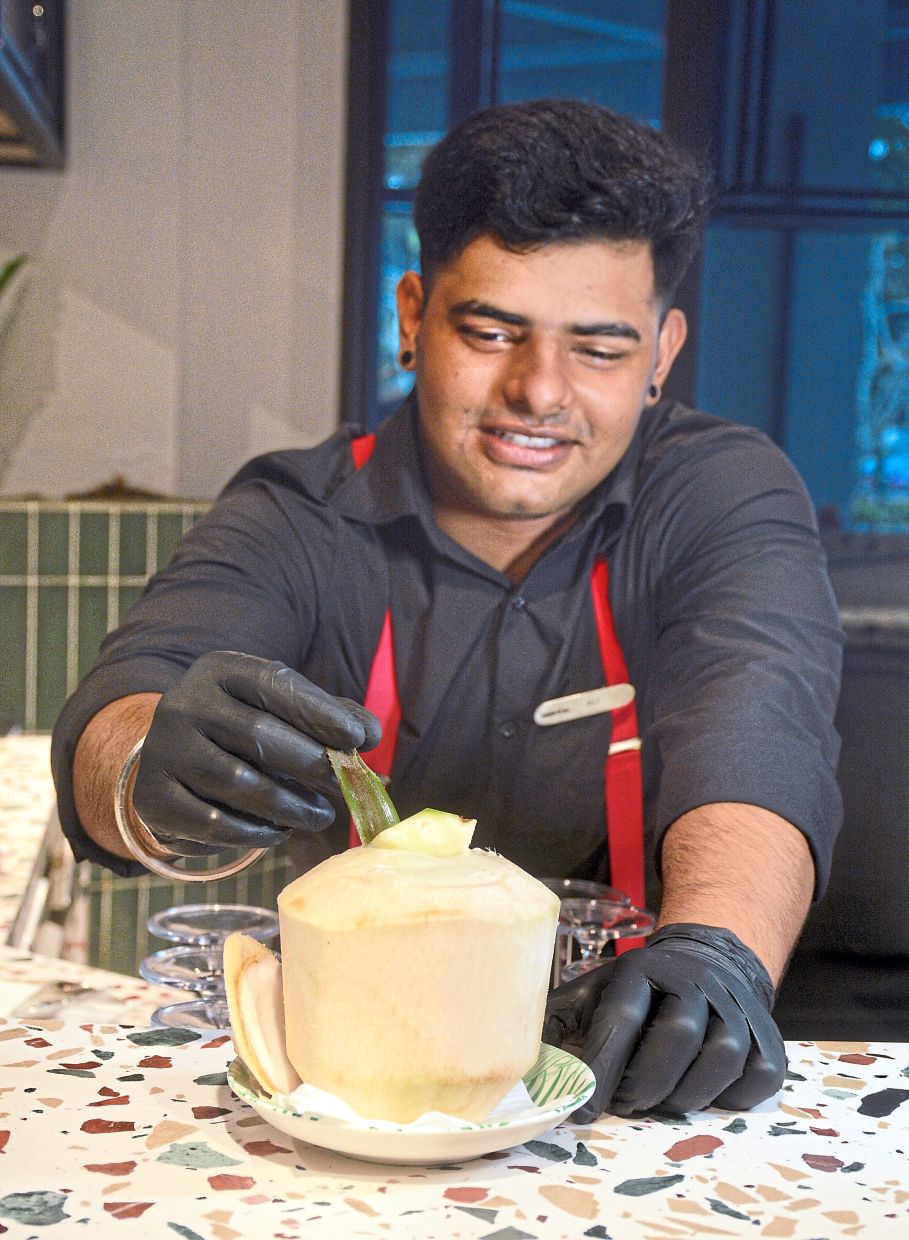 A Breezy Bites mixologist serving up a Pina Colada.