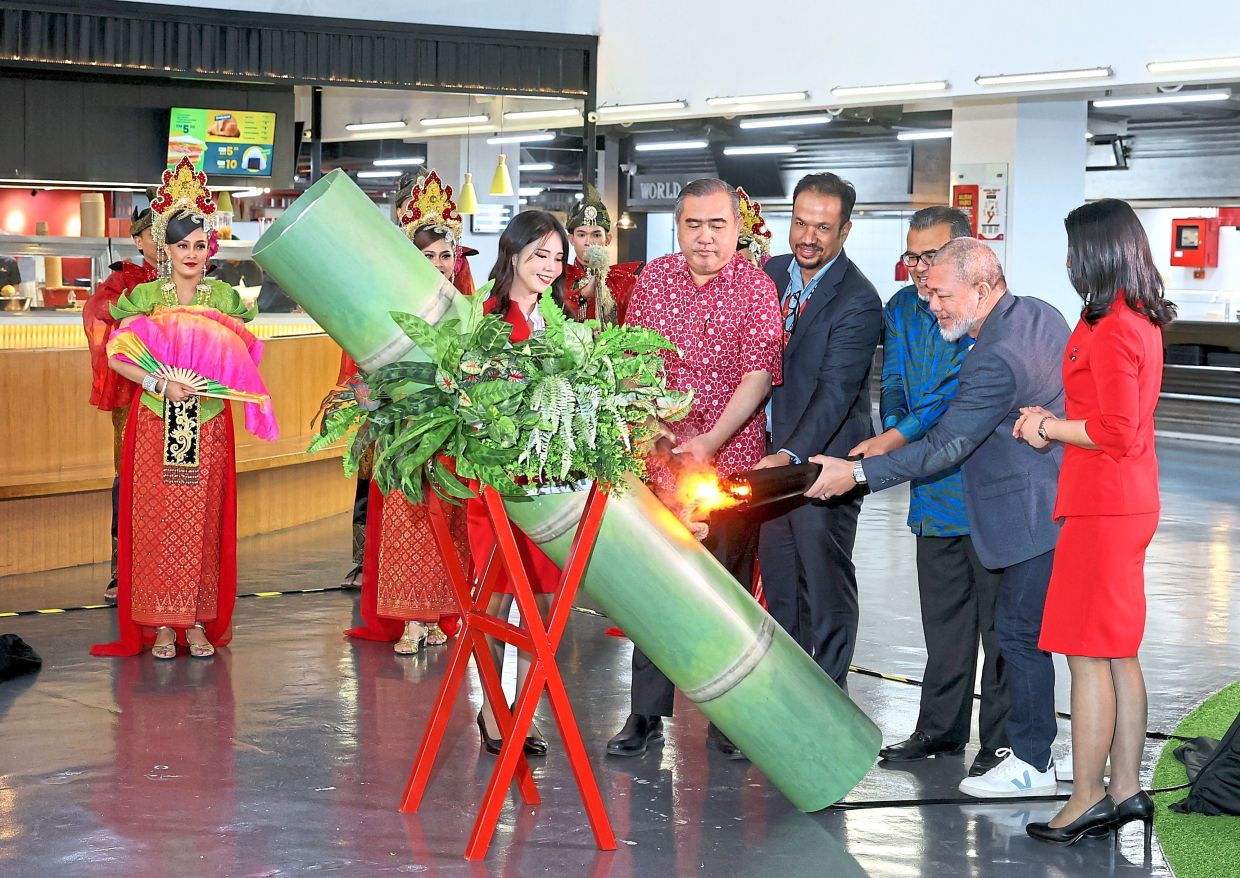 AirAsia keeps fares grounded