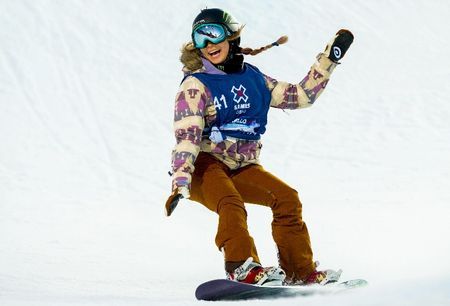 Olympics-American snowboarder Kim dislocates shoulder ahead of Olympics