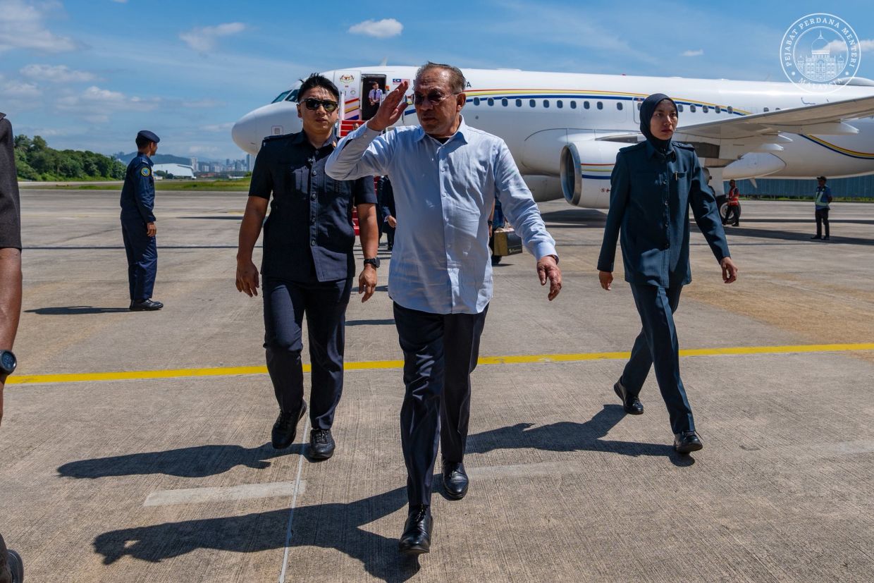 PM Anwar chairs Cabinet meeting fresh off the plane from Turkiye