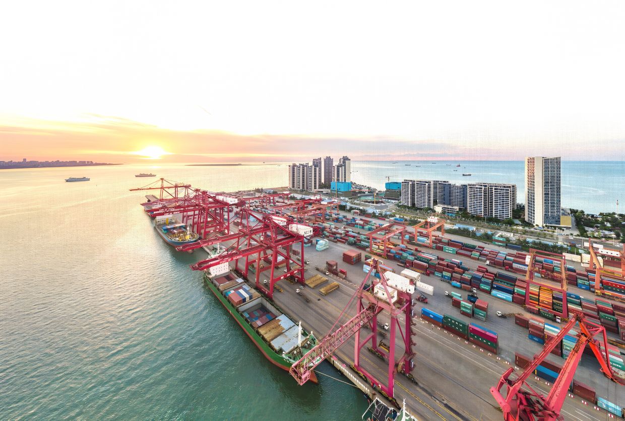 Hainan anchors aweigh