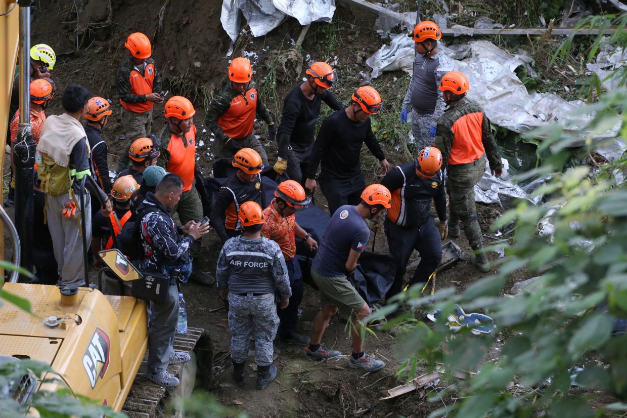 Two dead, dozens missing after Philippine dump site collapse