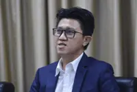 Look beyond ethnic-centred lens if you want to grow, Chong tells young Chinese entrepreneurs