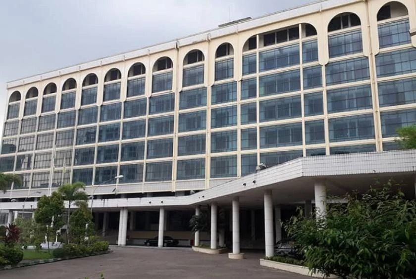 Myanmar central bank warns against defacing banknotes