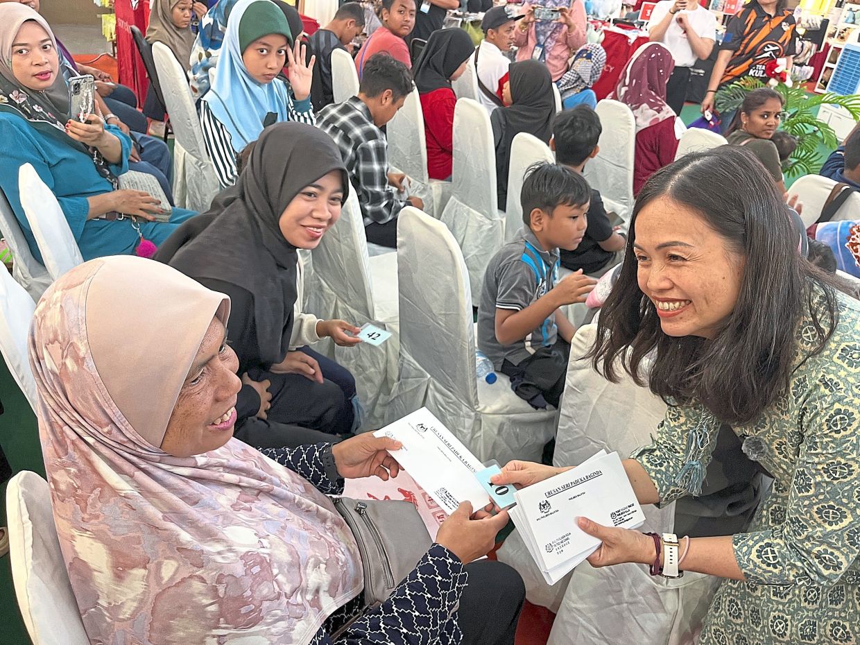 Easing Kulai students’ expenses in back-to-school effort