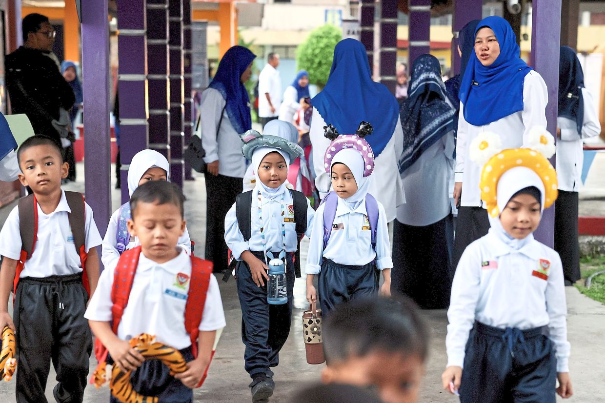 A total of 256,822 students from 507 schools around the state began attending classes yesterday. — Bernama