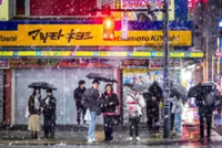 Heavy snow strikes Japan, leading major airlines like ANA to cancel flights