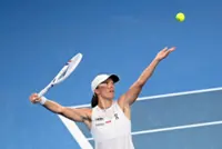 Tennis-Swiatek avoids setting goals for 2026 ahead of Australian Open