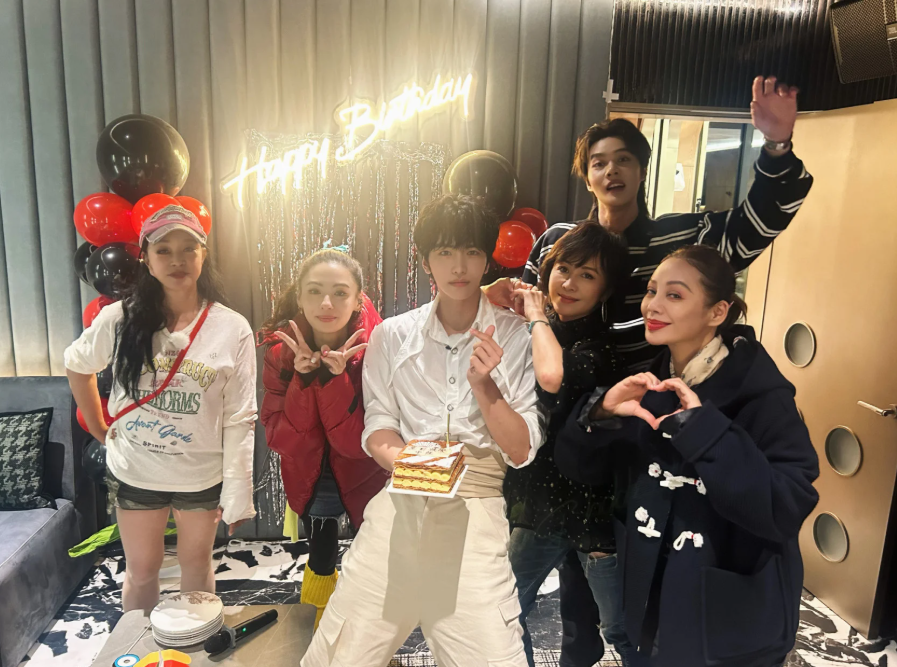 Lau (2nd from right) also booked a KTV room to celebrate Chinese singer Owen Shao's (middle) birthday. Photo: China Press