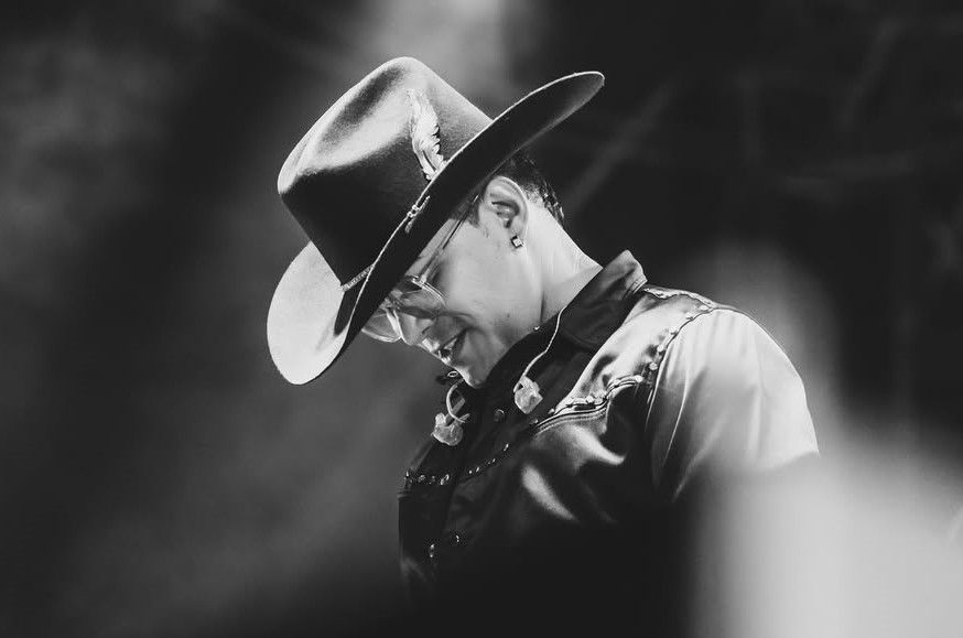 Singer among 6 killed when plane crashes shortly after ...