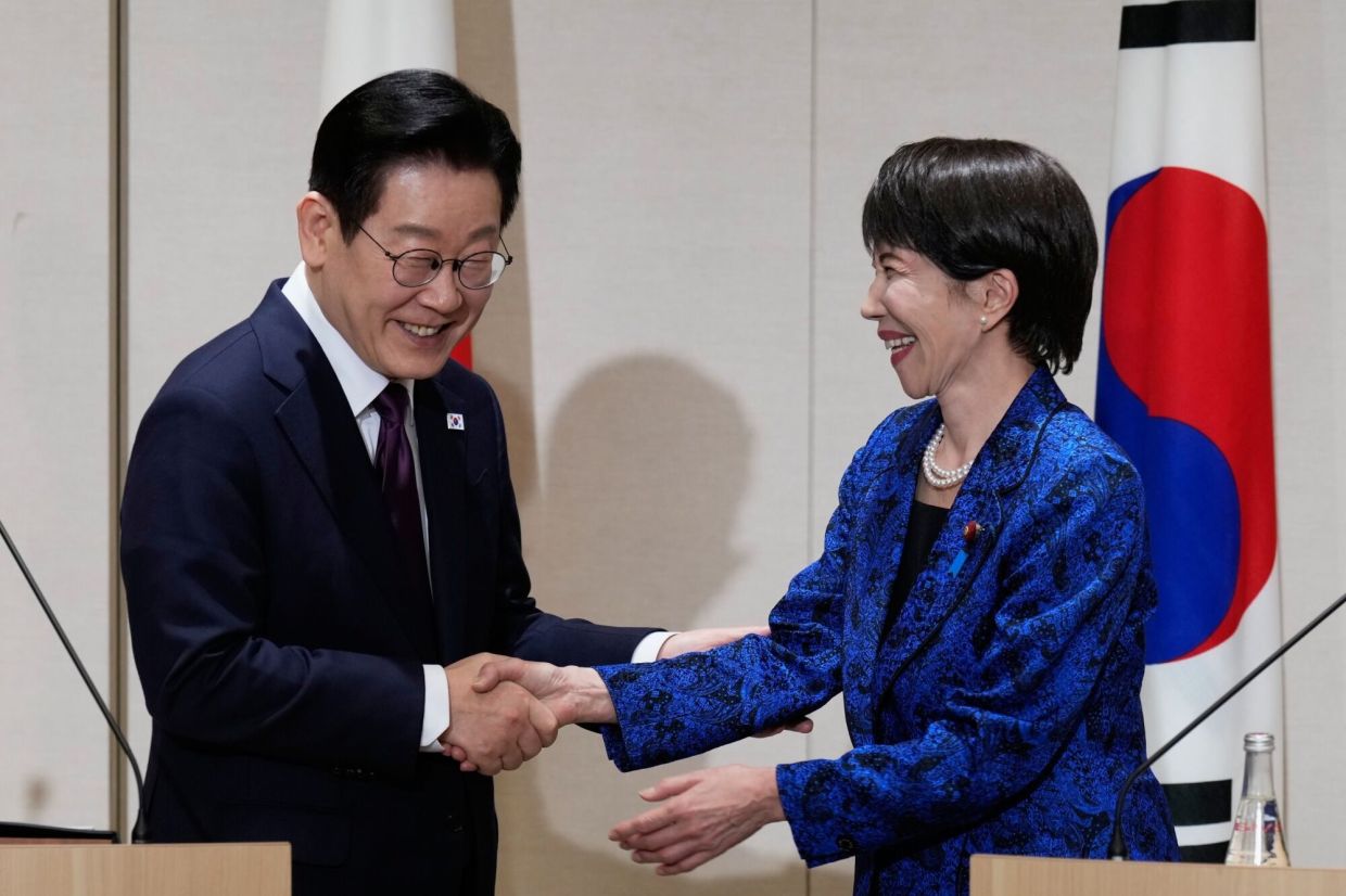 Leaders of South Korea and Japan agree to improve cooperation