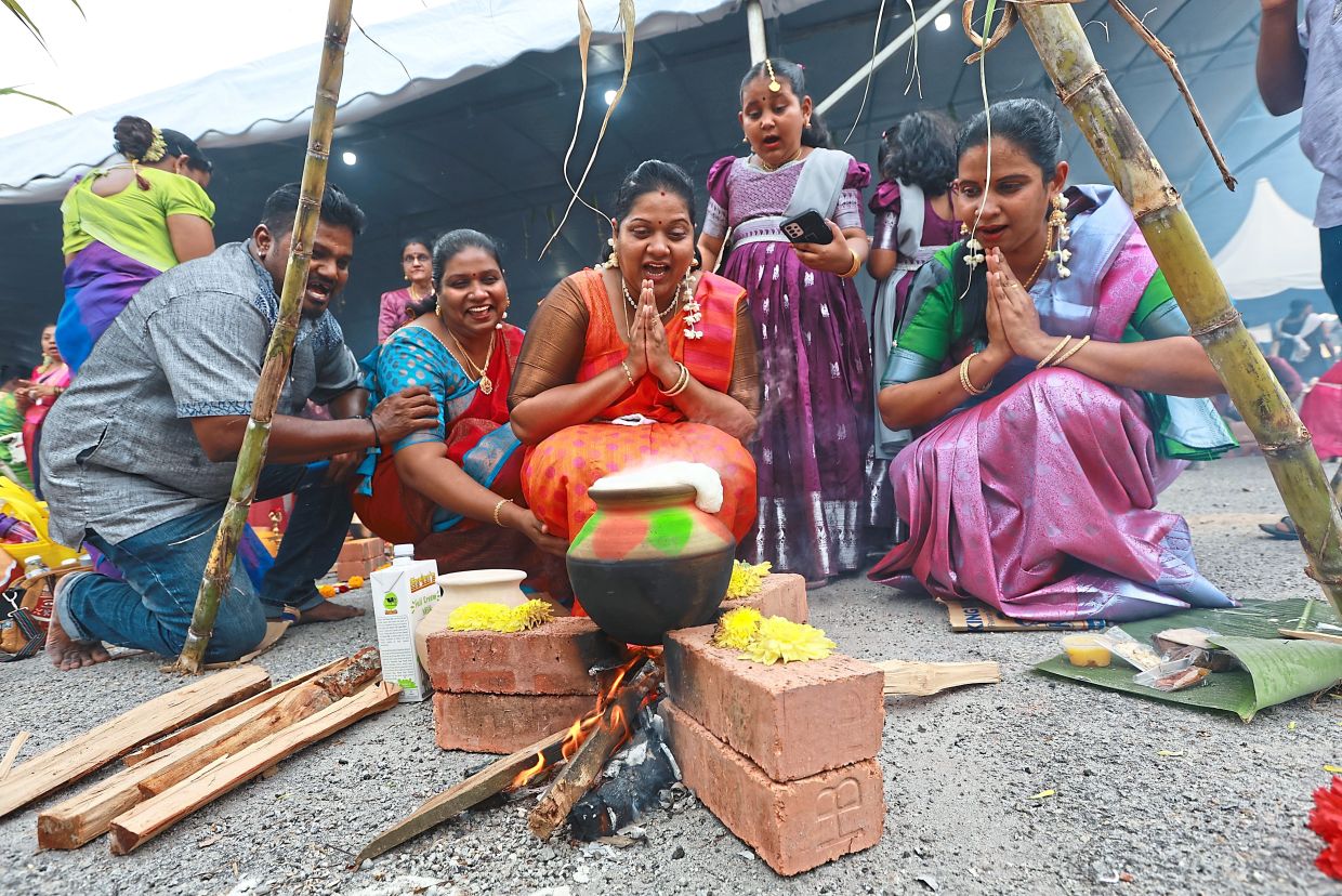 Filepic of participants seeing their pot of milk boil as part of Ponggal. 