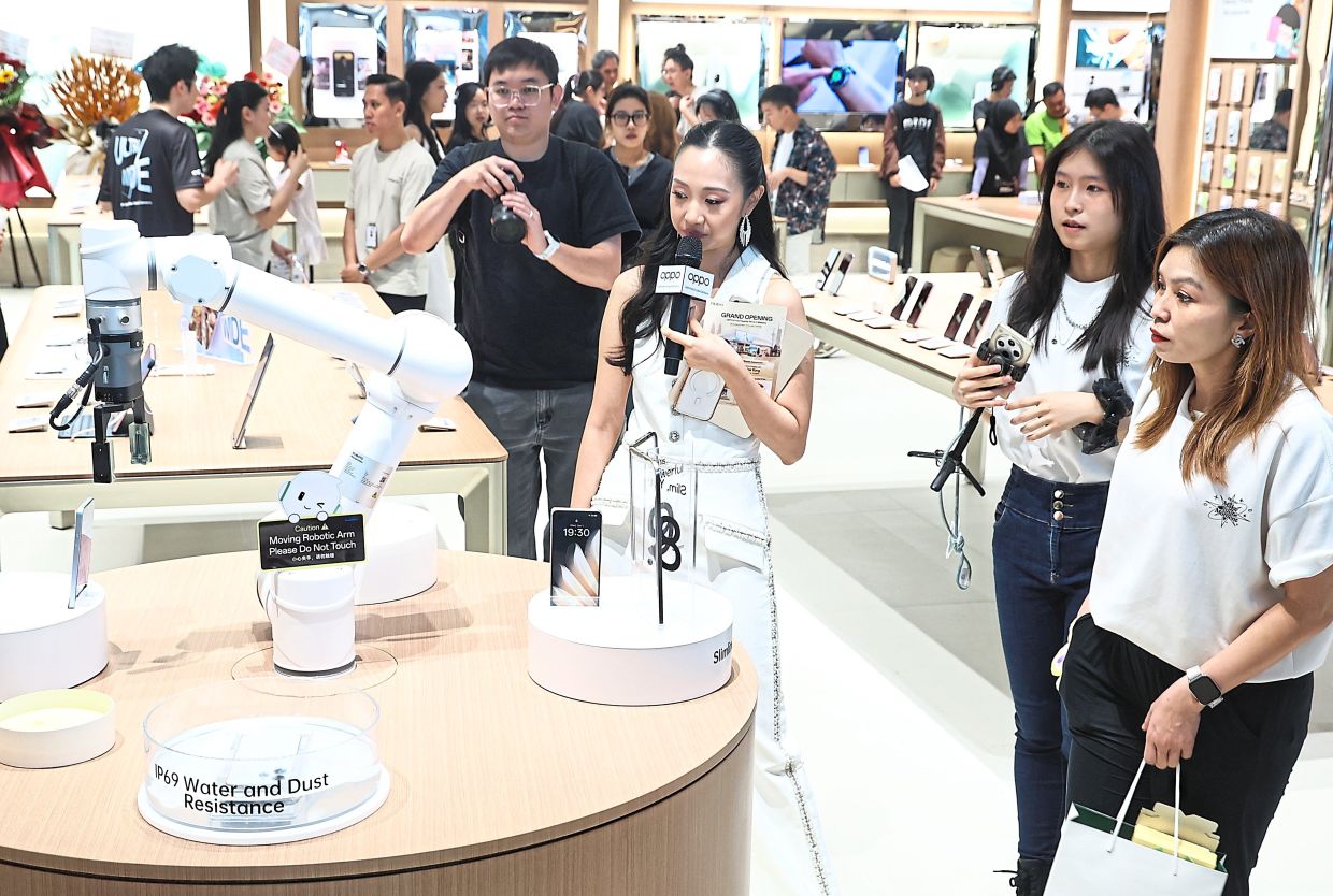 Visitors checking out the interactive zone with some of Oppo’s latest devices. — Photos: AZMAN GHANI/The Star 