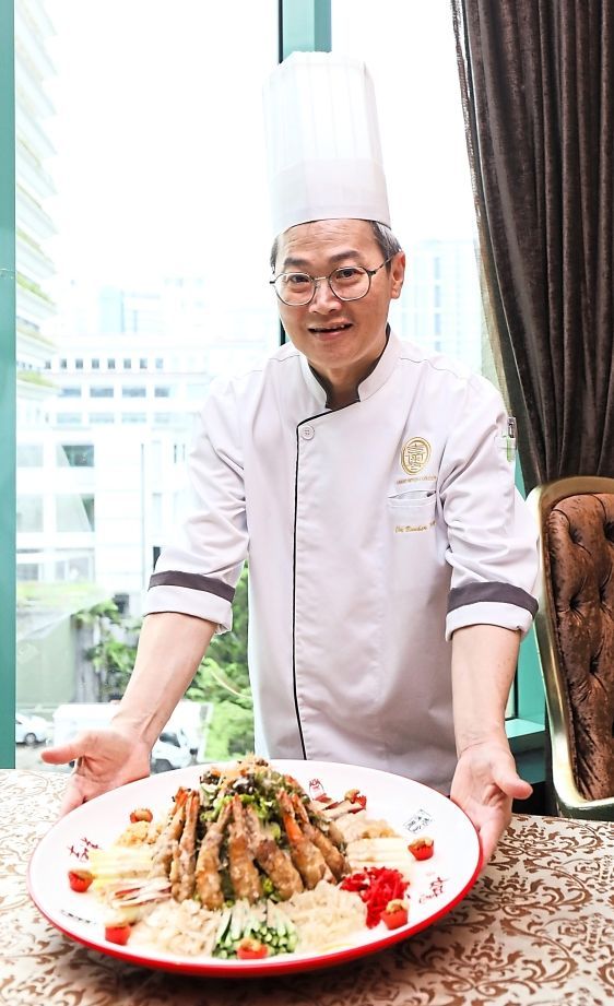 Pang unveiling the ‘Yee Sang’.