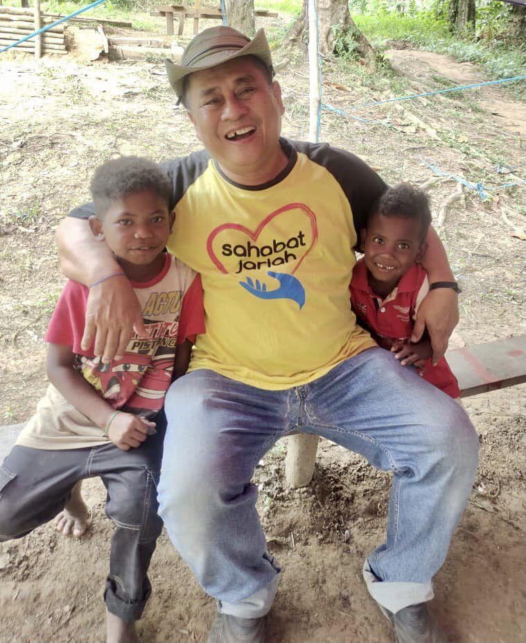 A grandfather figure to the community: Maketab with Bateq students Itek (left) and Ajib at Kelas Rimba Bateq, Kampung Cangkung in Taman Negara, Pahang.