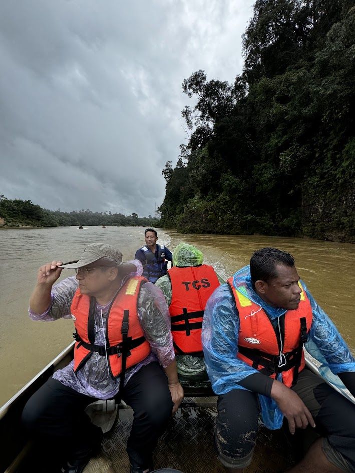  travel at Maketab spends at least a week to 10 days in a month to the East Coast (of Peninsula Malaysia) for his conservation work. 