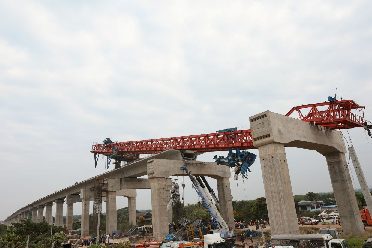 Wreckage at the site where a train was derailed when a construction crane collapsed and fell onto its carriages, causing several casualties, in Sikhio district, Nakhon Ratchasima province, Thailand, Jan 14, 2026. - Photo: Reuters