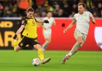 Soccer-Dortmund ease past Werder 3-0 to stretch unbeaten run
