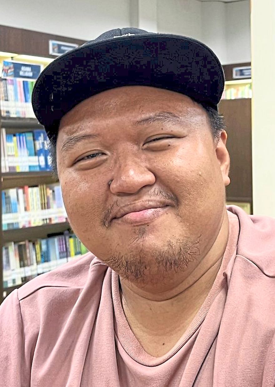 Hamdan Shaqirin enjoys hunting for limited edition or rare books at secondhand stores. 