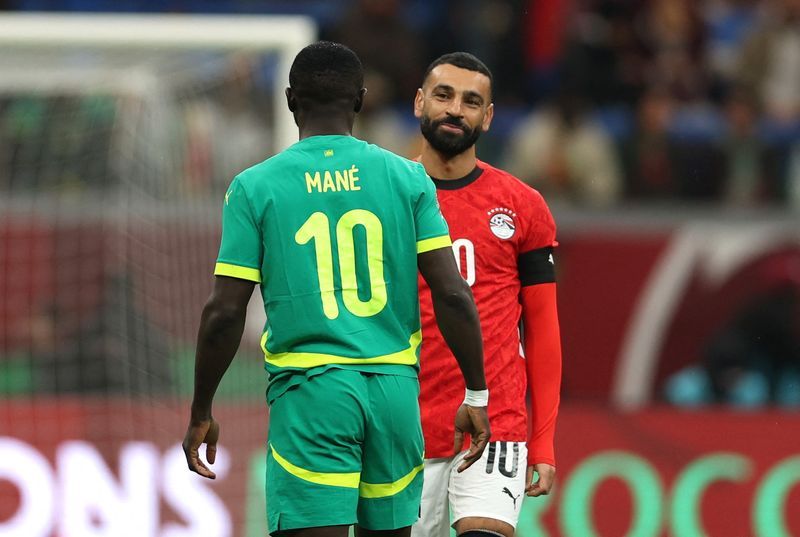 Soccer-Senegal snatch late winner to down Egypt and reach Cup of Nations final