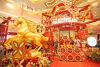 Mall gallops into the Year of the Horse