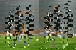 Soccer-Bayern beat Cologne 3-1 to set Bundesliga record at halfway mark