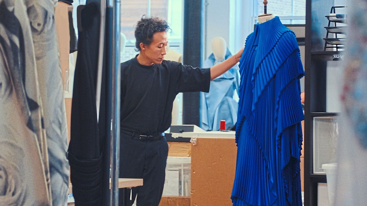 Wun is best known for his surrealist aesthetic, sculptural forms, and boldly layered haute couture silhouettes.