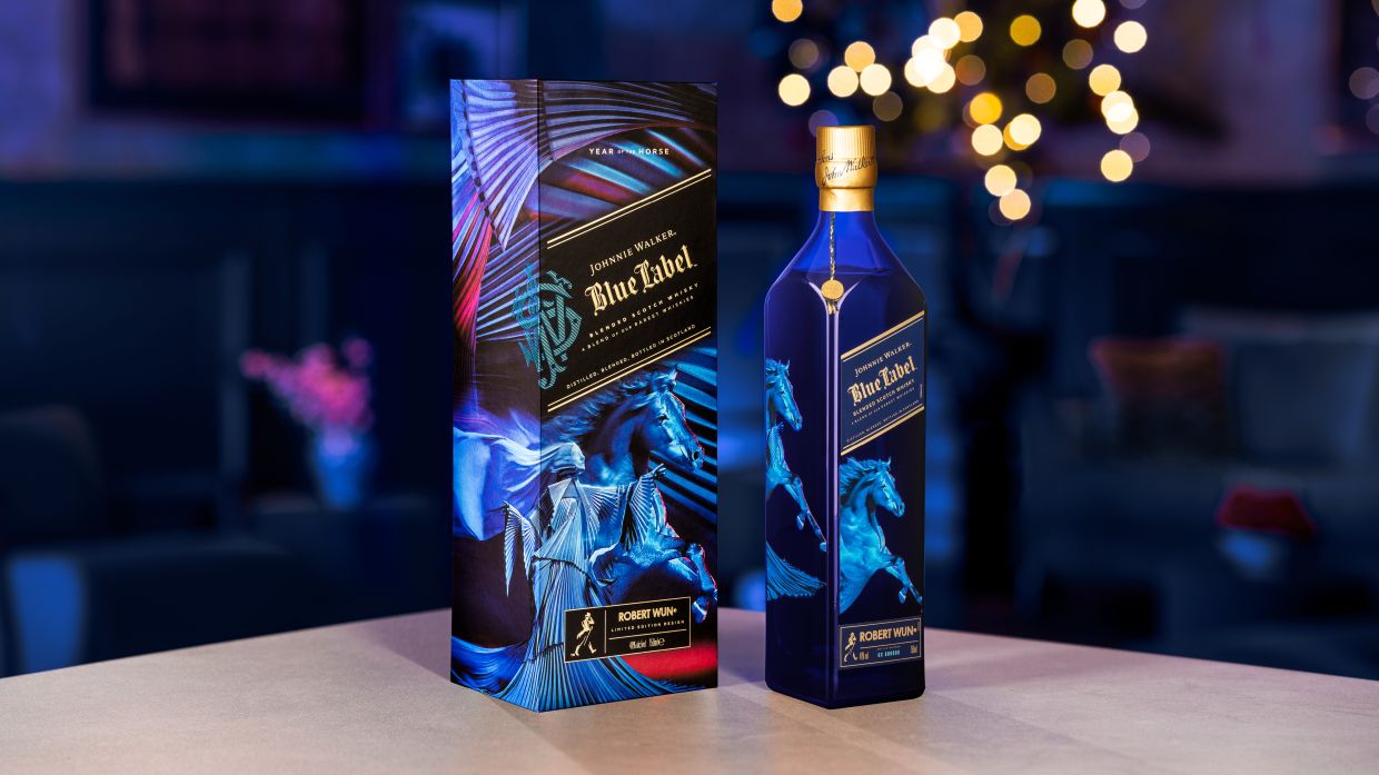 Within Wun’s design, the flowing fabrics also echo the depth, complexity, and layered flavours found in Johnnie Walker Blue Label 