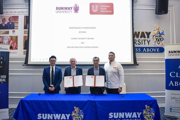 Pictured (from left to right): Sunway University School of Hospitality and Tourism Management dean Assoc Prof Dr Daniel Chong Ka Leong, Sunway University president and vice-chancellor Prof Sibrandes Poppema, UFS Malaysia and Singapore country head Jimmy Mok and UFS executive chef Nigel Lee at the MoU Signing Ceremony between Sunway University and Unilever Food Solutions.