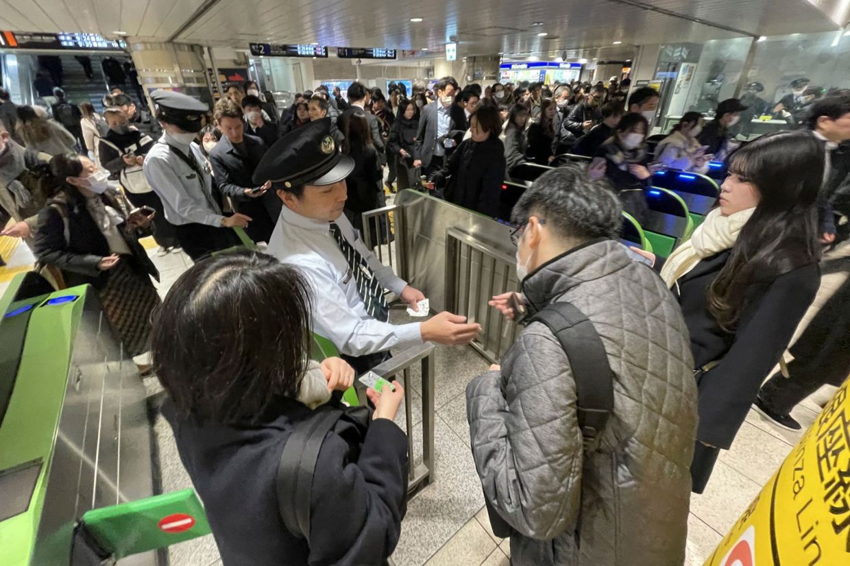 Tokyo's Yamanote loop train services fully restored after power outage
