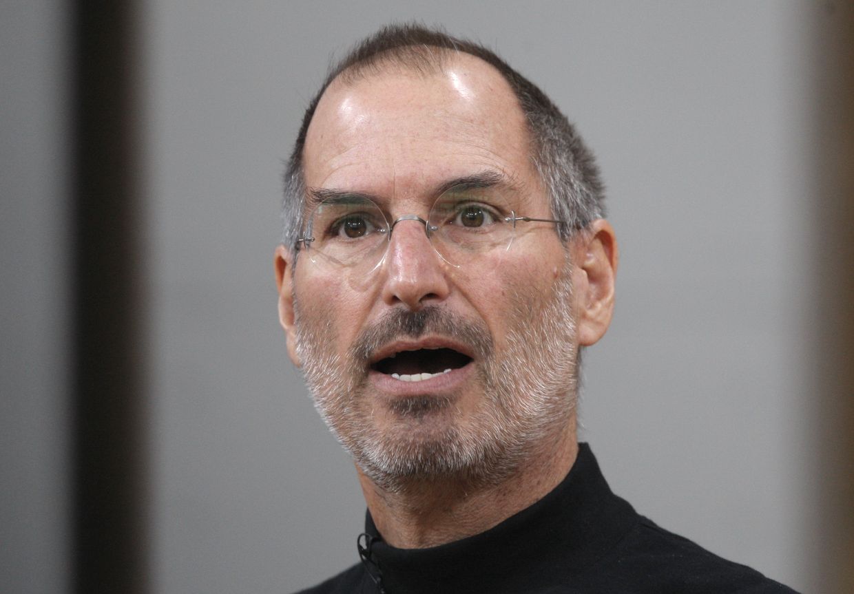 Buy Steve Jobs' bow ties, desk and more Apple history at this auction