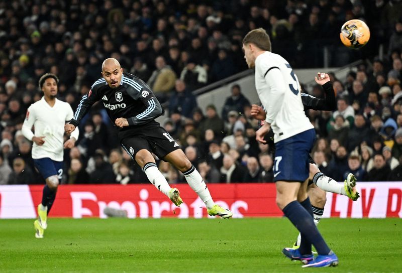 Soccer-Malen joins Roma after a year at Villa