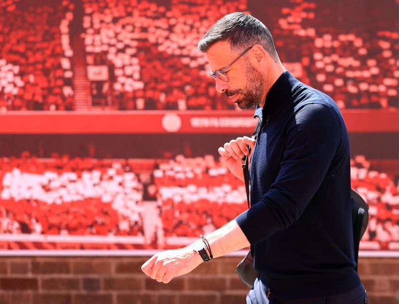 Soccer-Van Nistelrooy returns to Netherlands setup ahead of World Cup