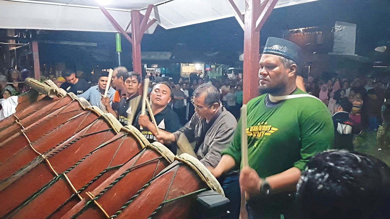 Gordang Sembilan is among the musical instruments of the Mandailing community and it is usually played during weddings.