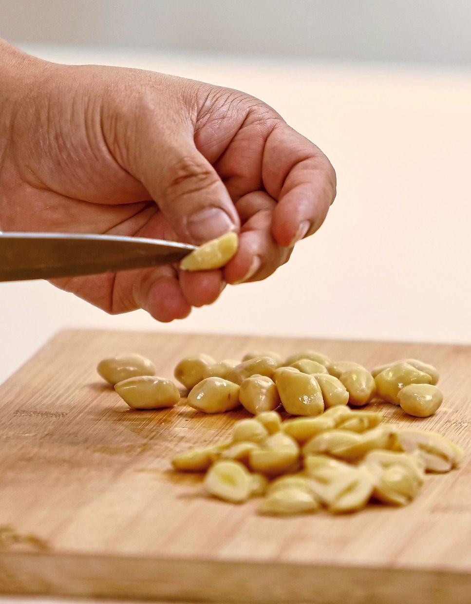 It is crucial to remove ginkgo’s bitter core before cooking.