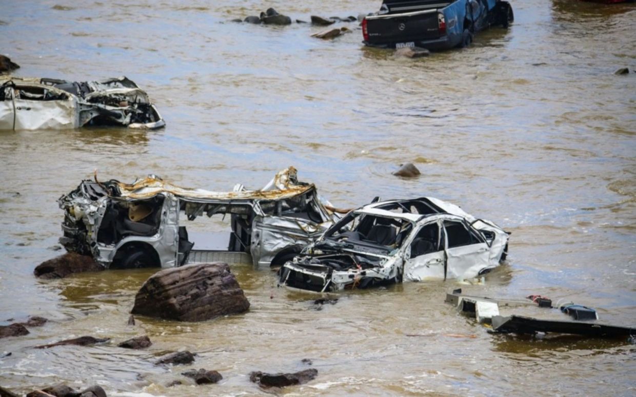 Heavy rains in eastern Australia spark flash floods, 20 rescued