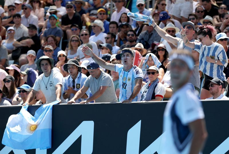 Tennis-Fans frustrated by long queues, ticket sales halt on day one of Australian Open