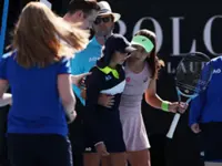 Tennis-Sonmez becomes fan favourite in Melbourne after coming to aid of ball girl