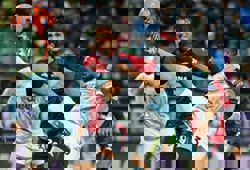 Soccer-Juventus title hopes fade after defeat at Cagliari